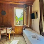 The Courtyard Retreat * بروناتي